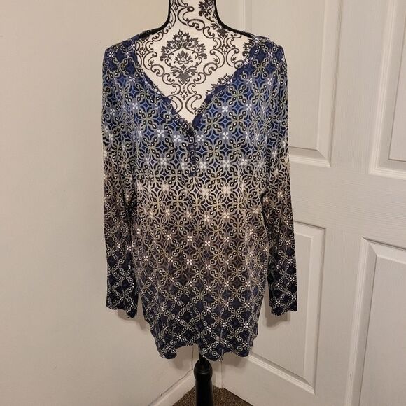Liz Claiborne geometric design top - Picture 1 of 5
